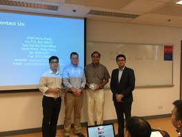 Presentation of souvenirs to representatives from Institution of Occupational Safety and Health, HK (From left to right: Mr Lewis Cheng, IOSH; Mr Mark Mulville, University of Greenwich; Mr C. S. Ma, IOSH; Dr Franky Wong, HKU SPACE) (2016)