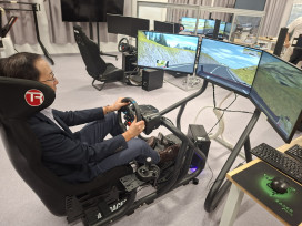 Professor William Lee experienced the intelligent driving