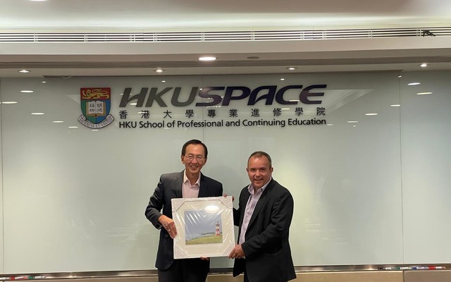 与普利茅斯大学的合作伙伴会议