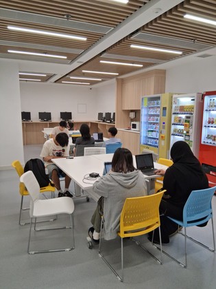 九龍東Exchange教學中心 (KEE) 是學院最新落成的教學中心