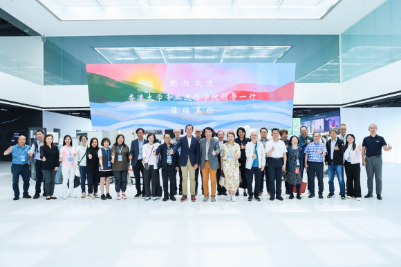 Group photo of the delegation visiting Midea Cloud of Midea Group