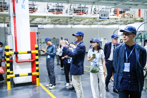The delegation visiting the XPeng Motors’ intelligent manufacturing base